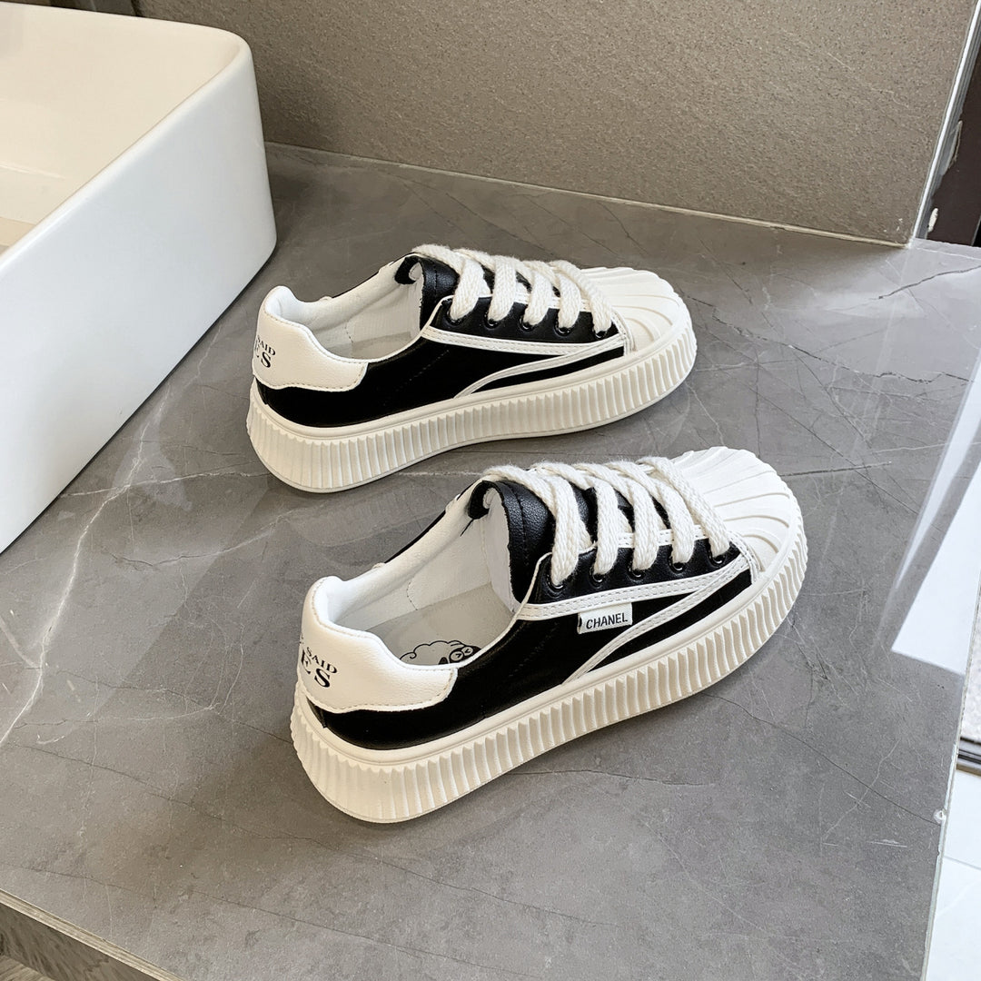 Dam klassiska sneakers med halkfri platåsål Mirla-Eva Jonsson
