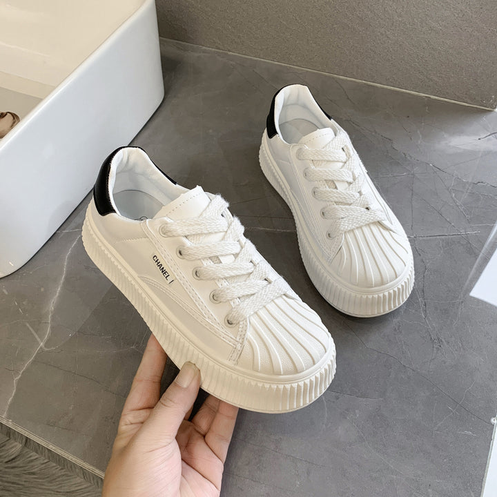 Dam klassiska sneakers med halkfri platåsål Mirla-Eva Jonsson