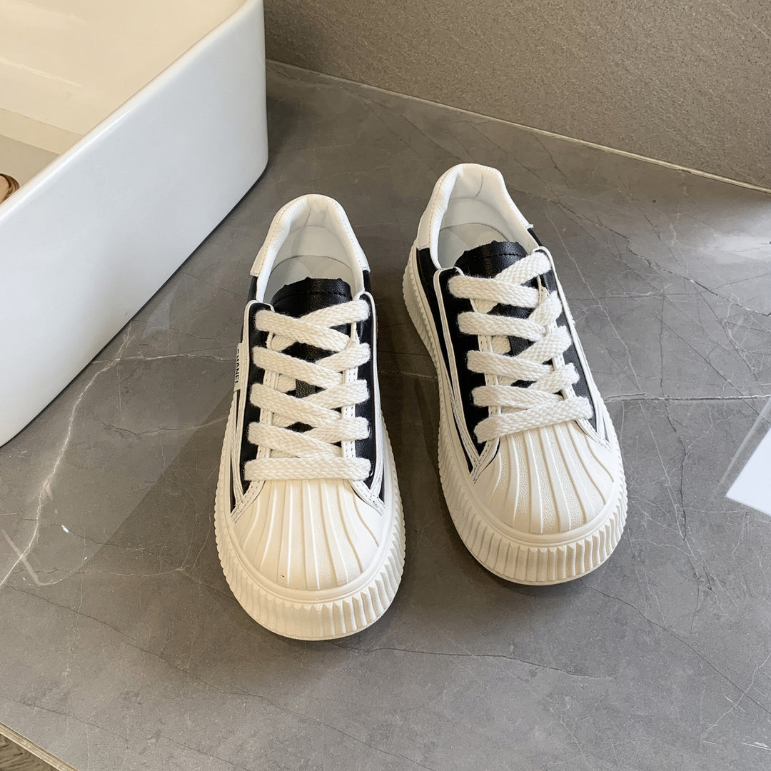 Dam klassiska sneakers med halkfri platåsål Mirla-Eva Jonsson