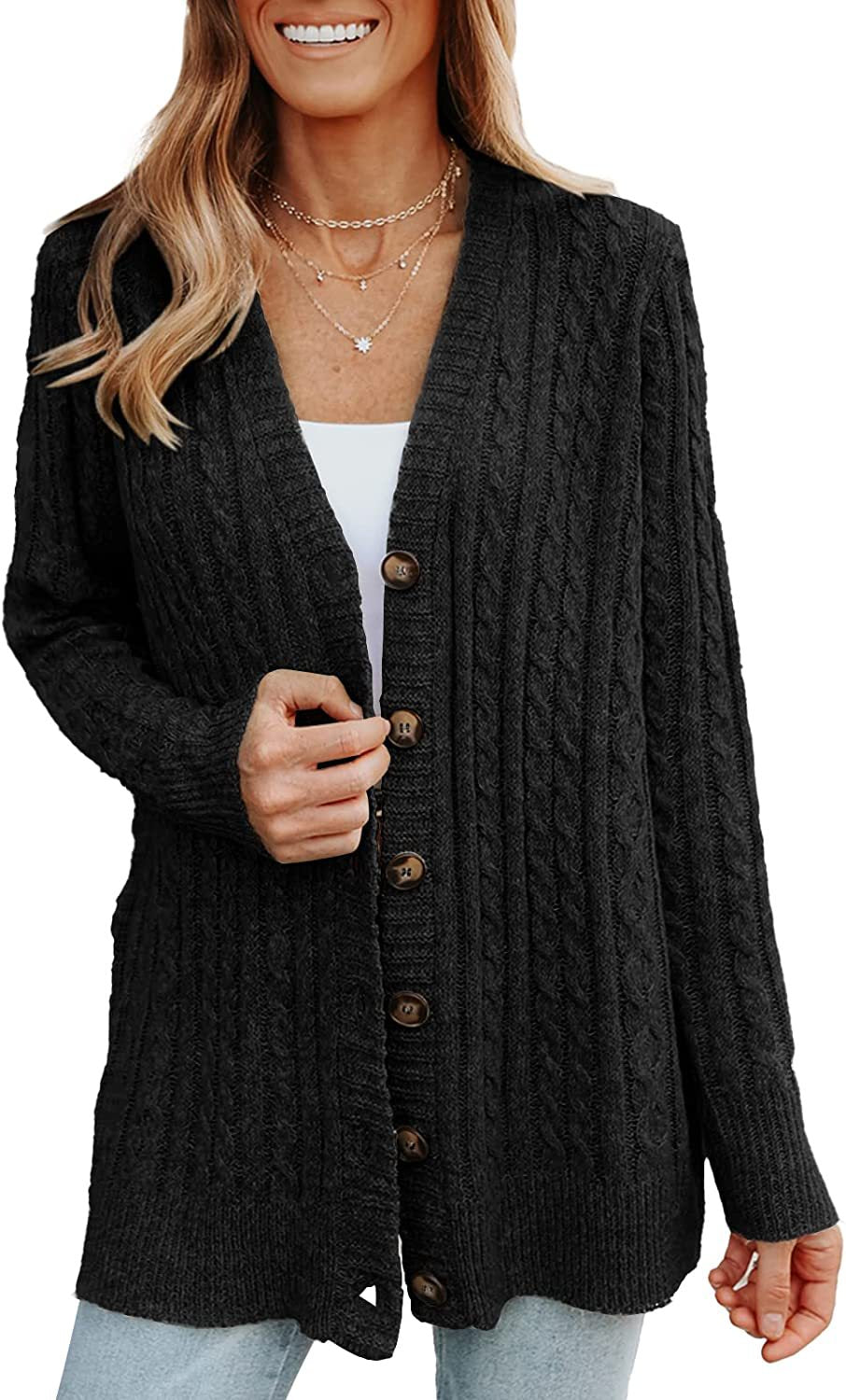 Dam kort grovstickad cardigan med strukturell design och funktionella knappar Eva Jonsson-Eva Jonsson