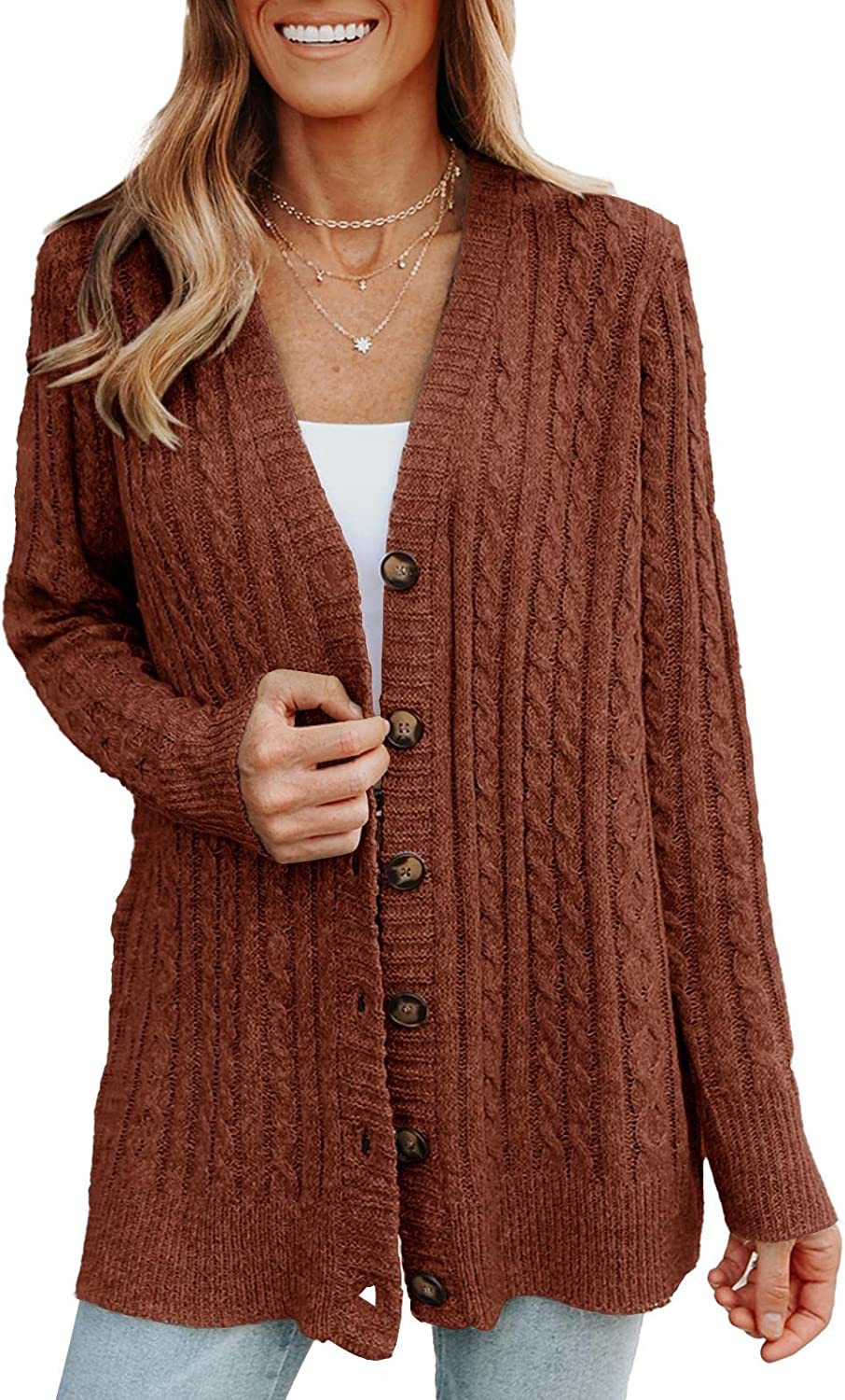 Dam kort grovstickad cardigan med strukturell design och funktionella knappar Eva Jonsson-Eva Jonsson