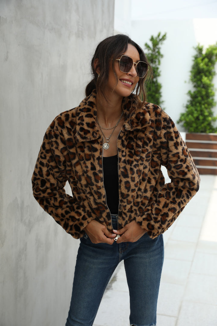 Dam kort jacka i leopardmönster Mirla-Eva Jonsson