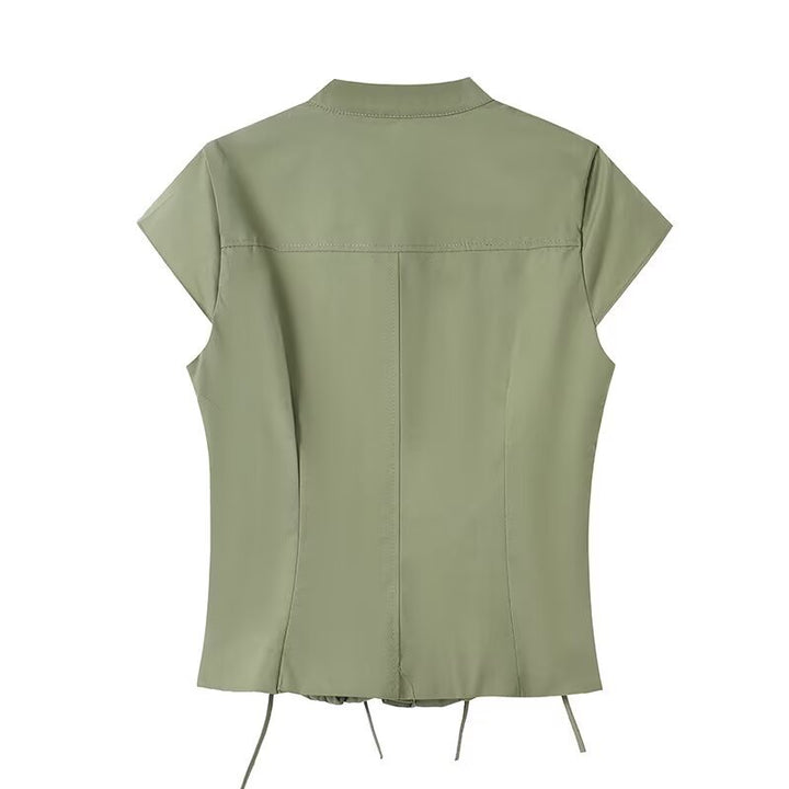 Dam kortärmad blus med elegant rynkning och praktiska fickor Mirla-Eva Jonsson