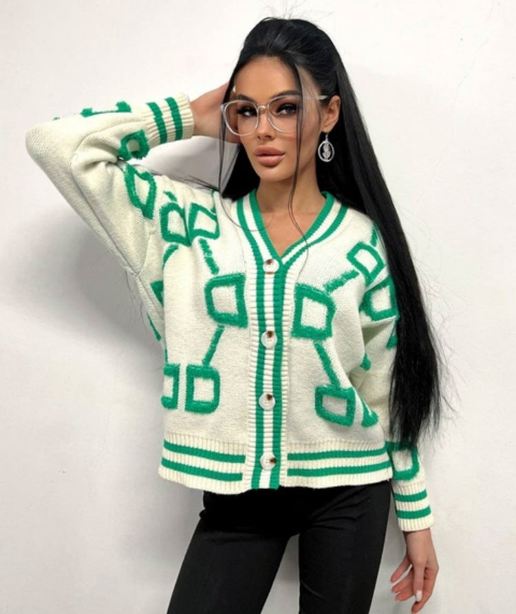 Dam kortärmad stickad cardigan med geometriskt mönster och knappdetaljer Mirla-Eva Jonsson