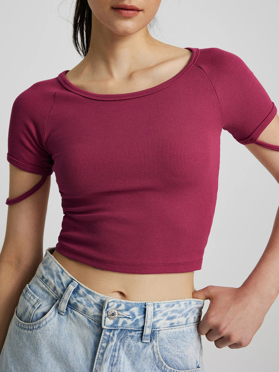 Dam kortärmad tajt Crop-Top med rund hals Mirla-Eva Jonsson
