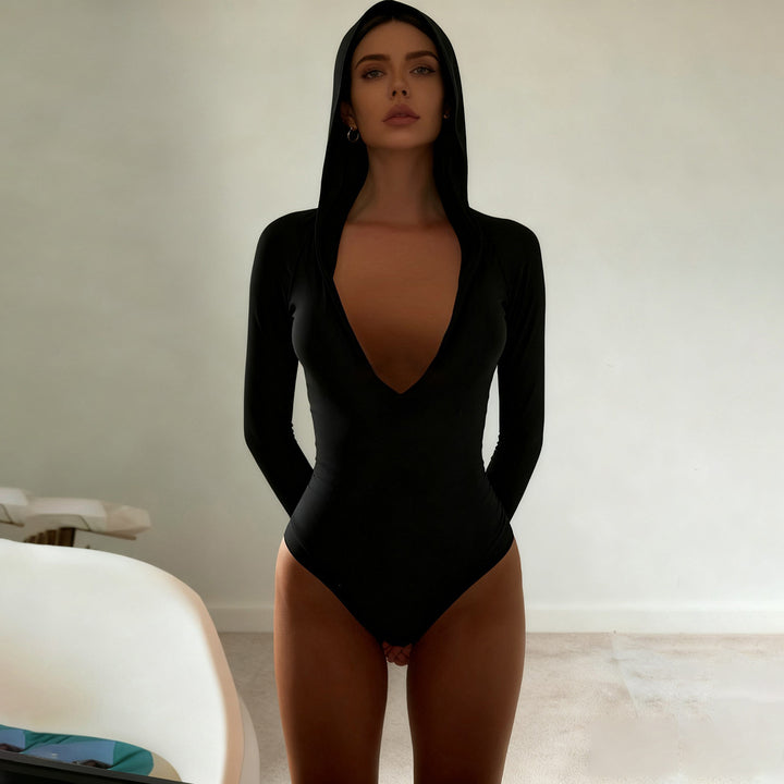 Dam kvinnlig långärmad body med huva och djup V-ringning Mirla-Eva Jonsson