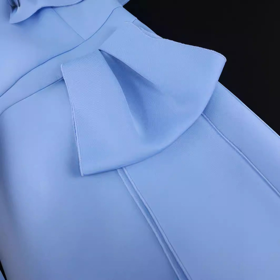 Dam kvinnor kroppsnära klänning med off-shoulder design och draperad detalj Mirla-Eva Jonsson