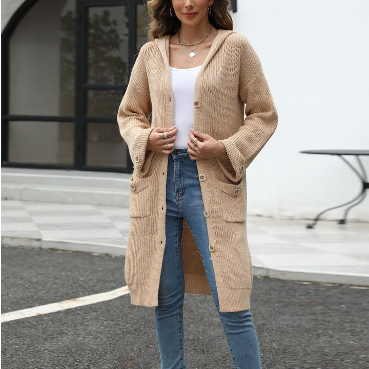 Dam lång stickad cardigan med knappdetalj och mjukt material Eva Jonsson-Eva Jonsson