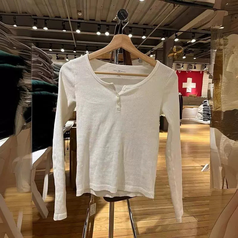 Dam långärmad Henley skjorta gjord av mjuk bomullsblandning Mirla-Eva Jonsson