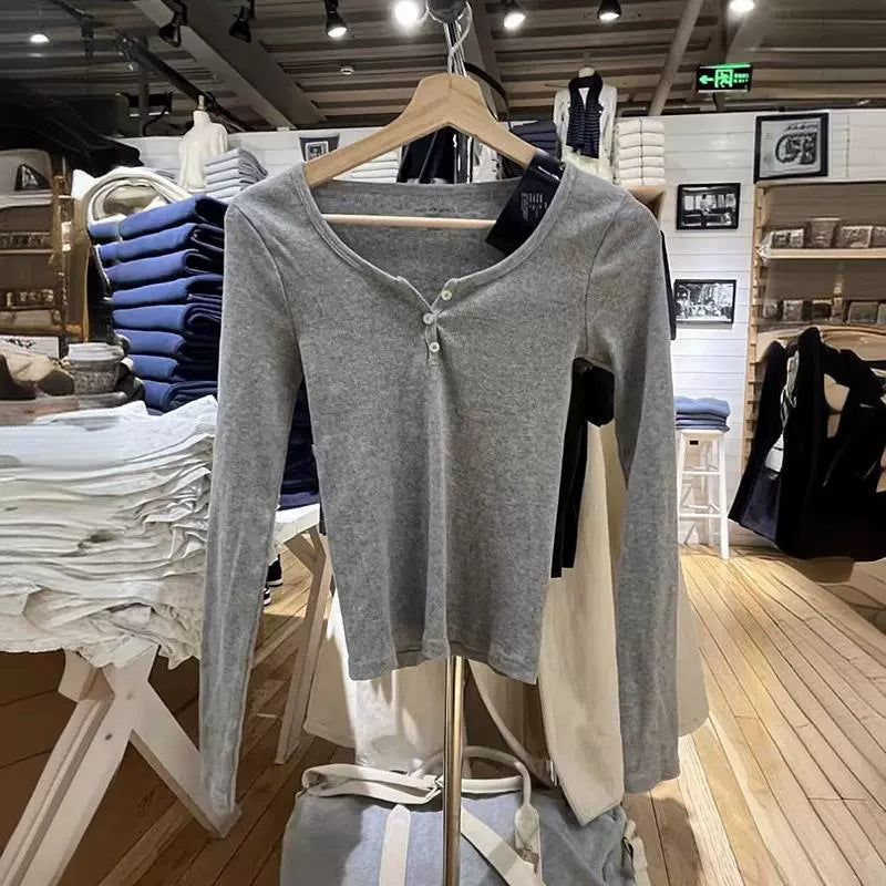 Dam långärmad Henley skjorta gjord av mjuk bomullsblandning Mirla-Eva Jonsson