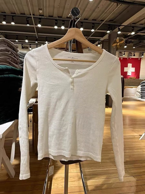 Dam långärmad Henley skjorta gjord av mjuk bomullsblandning Mirla-Eva Jonsson