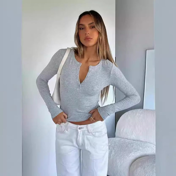 Dam långärmad crop-top med elegant V-öppning och figurnära passform Mirla-Eva Jonsson