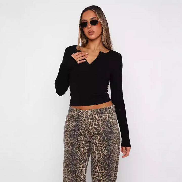 Dam långärmad crop-top med elegant V-öppning och figurnära passform Mirla-Eva Jonsson