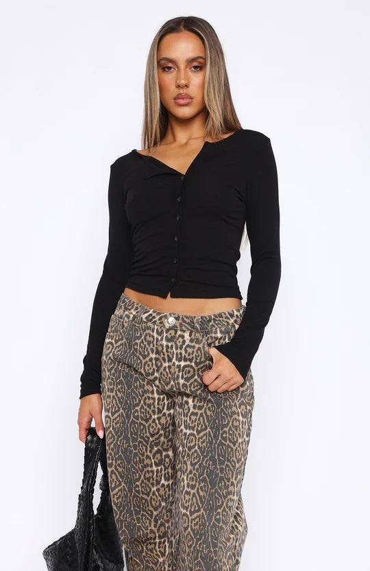 Dam långärmad crop-top med elegant V-öppning och figurnära passform Mirla-Eva Jonsson