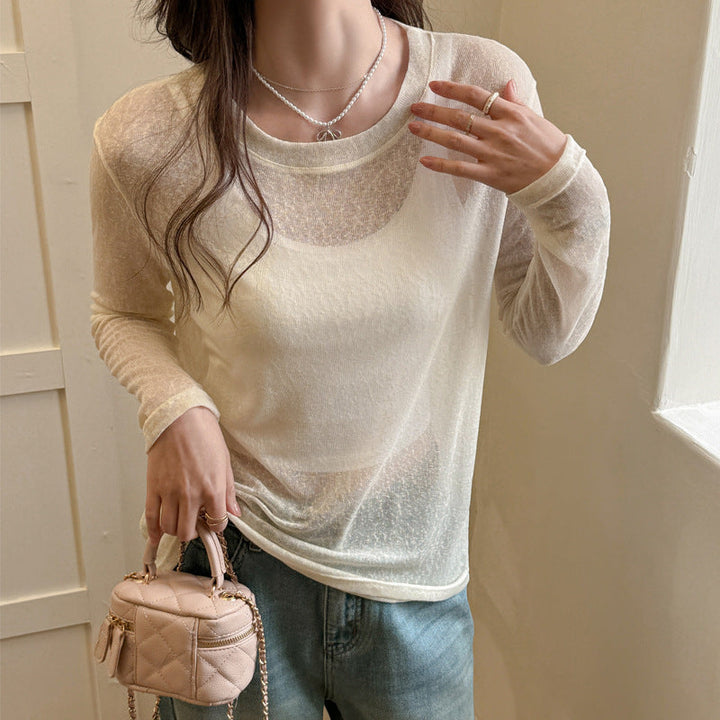 Dam långärmad skjorta av lätt genomskinligt material med elegant fall Mirla-Eva Jonsson