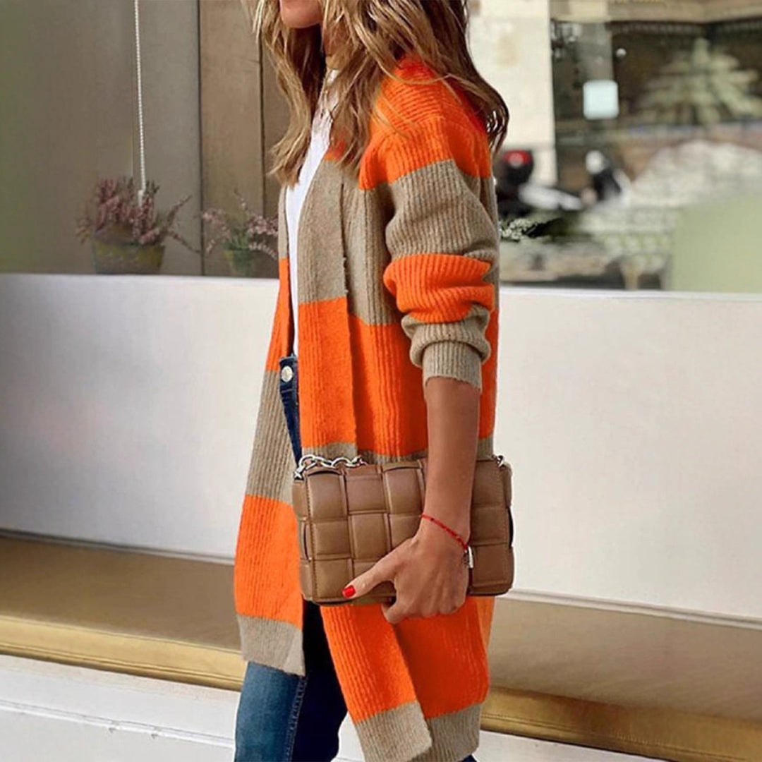 Dam långärmad stickad cardigan med moderiktiga blockränder Mirla-Eva Jonsson