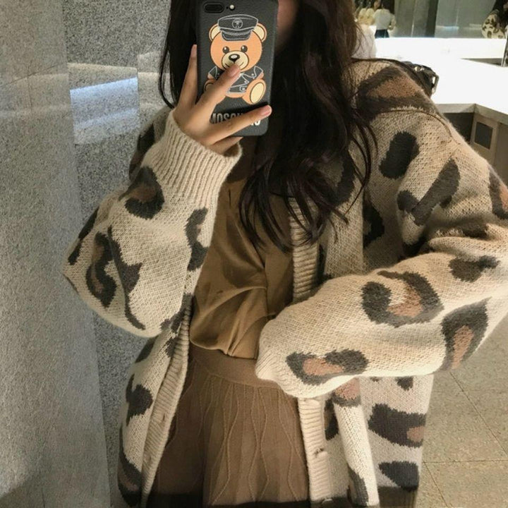 Dam långpile cardigan med leopardmönster Mirla-Eva Jonsson