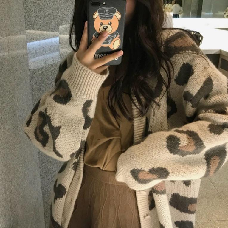 Dam långpile cardigan med leopardmönster Mirla-Eva Jonsson