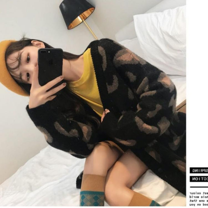 Dam långpile cardigan med leopardmönster Mirla-Eva Jonsson