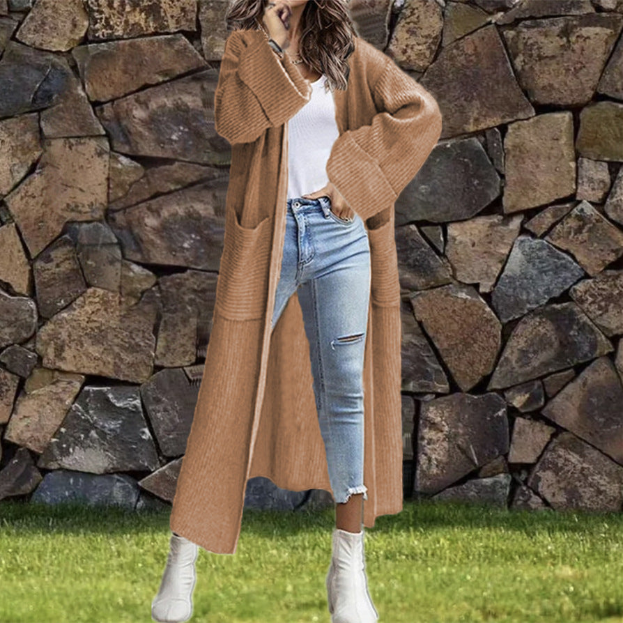 Dam långstickad kappa med djupa fickor och elegant design Eva Jonsson-Eva Jonsson