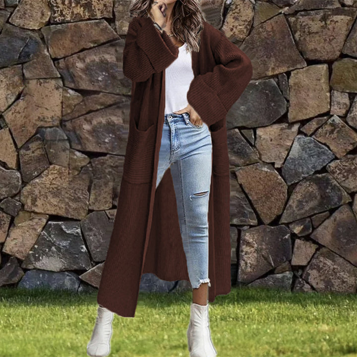 Dam långstickad kappa med djupa fickor och elegant design Eva Jonsson-Eva Jonsson
