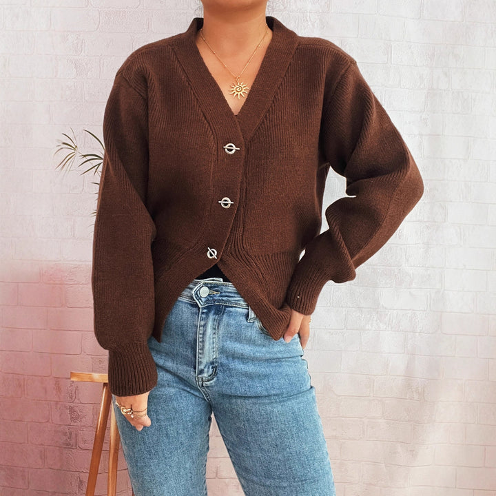 Dam lätt cardigan med djup V-ringning och dekorativa knappar Eva Jonsson-Eva Jonsson