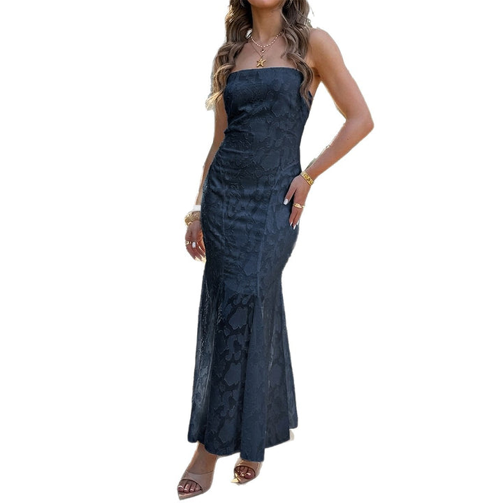 Dam maxi dress with seductive Cross-Back design and elegant lace insert Mirla-Eva Jonsson
