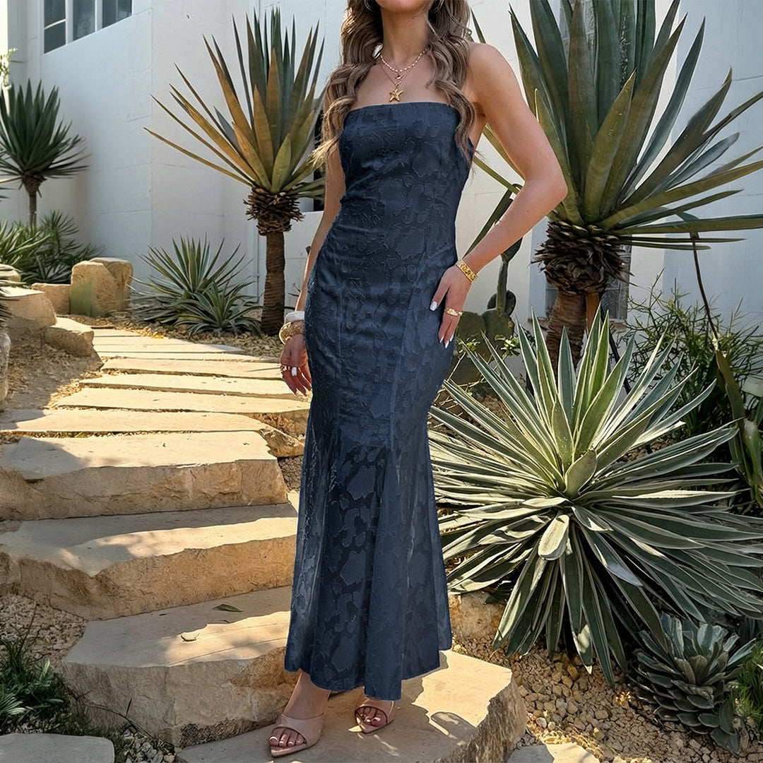 Dam maxi dress with seductive Cross-Back design and elegant lace insert Mirla-Eva Jonsson