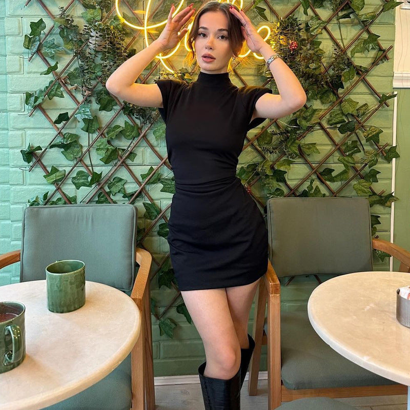 Dam mini-klänning med hög krage och rynkning Mirla-Eva Jonsson