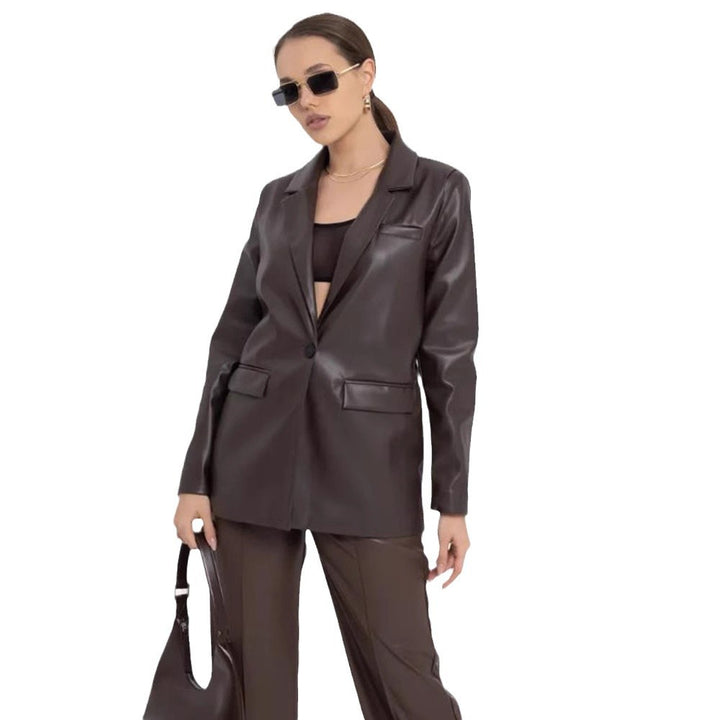 Dam minimalistisch och elegant konstläder blazer Mirla-Eva Jonsson