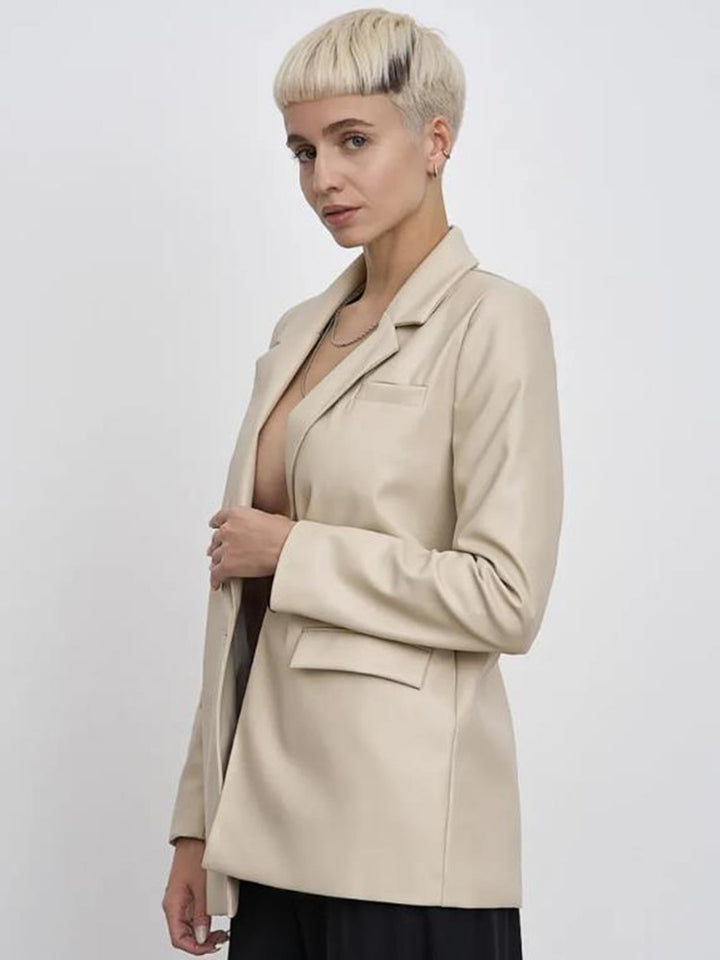 Dam minimalistisch och elegant konstläder blazer Mirla-Eva Jonsson