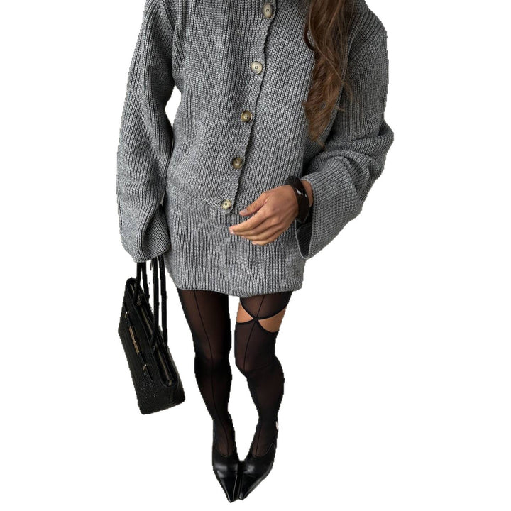 Dam modetrendig stickad tröja med oversized skärning och knappdetaljer Mirla-Eva Jonsson