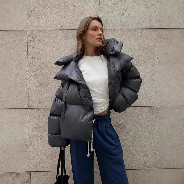 Dam oversized dunjacka med hög krage och voluminösa ärmar Mirla-Eva Jonsson