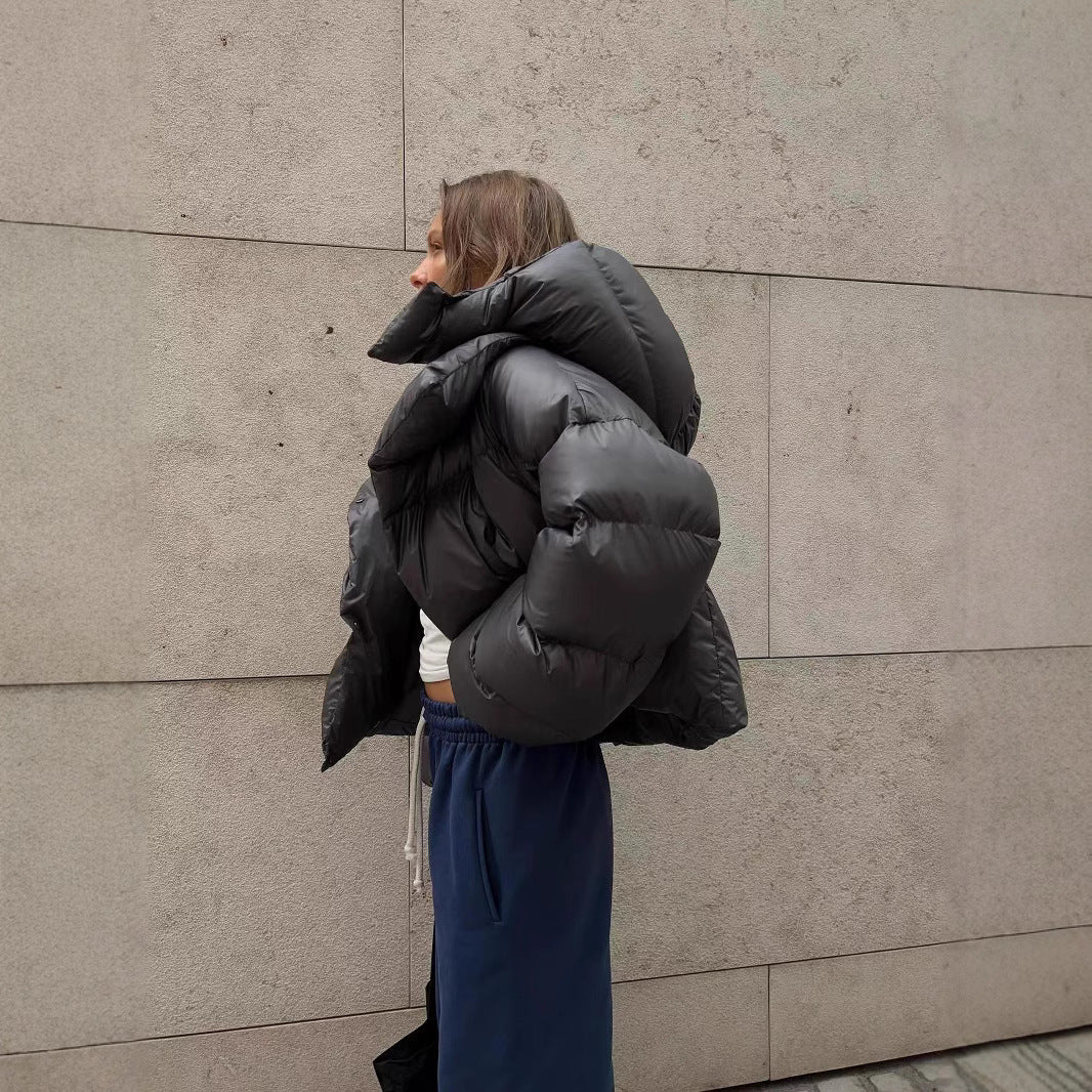 Dam oversized dunjacka med hög krage och voluminösa ärmar Mirla-Eva Jonsson