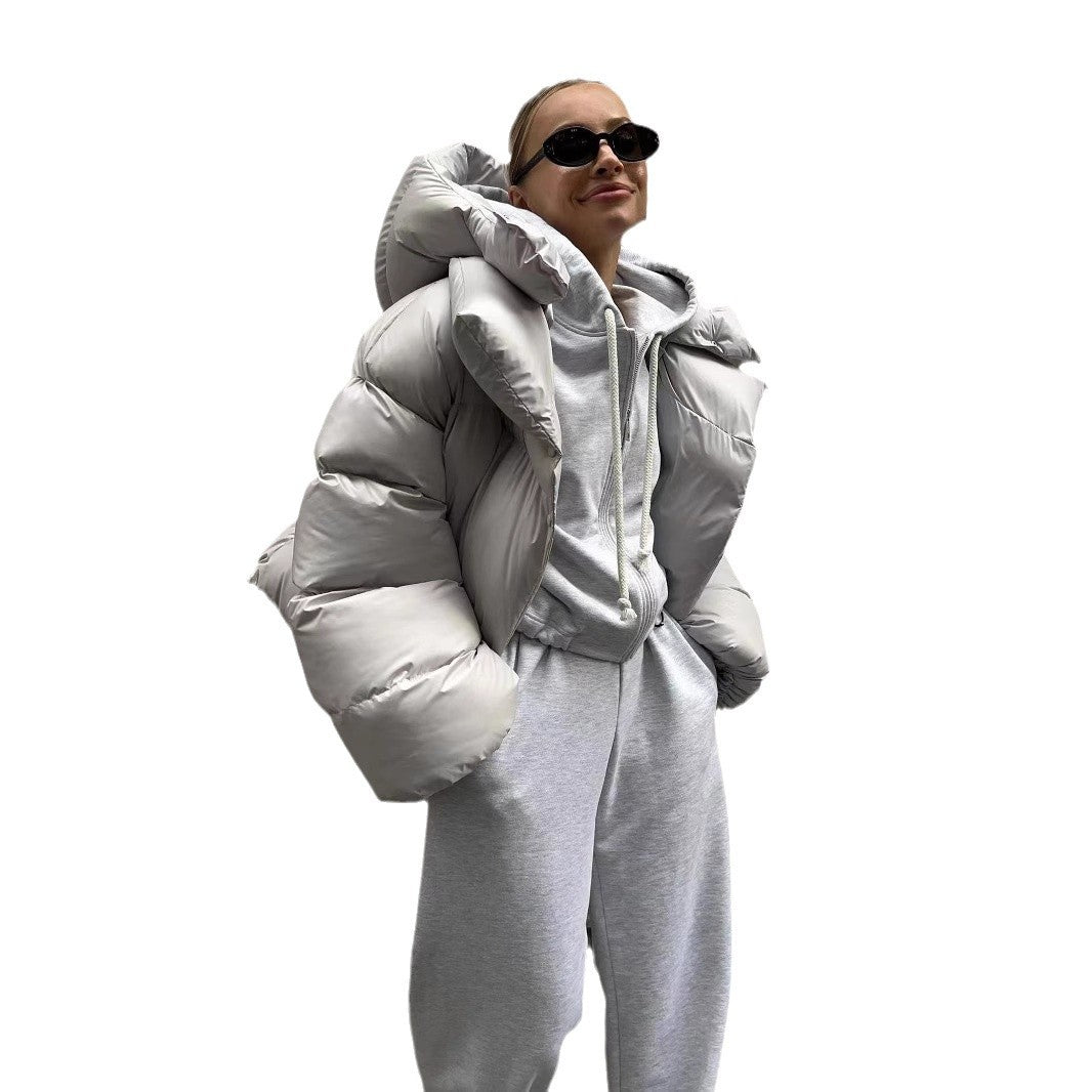Dam oversized dunjacka med hög krage och voluminösa ärmar Mirla-Eva Jonsson