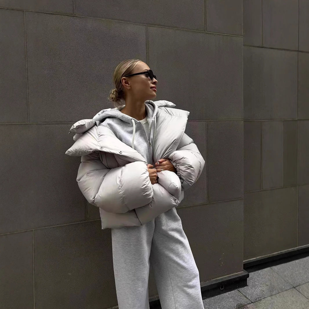 Dam oversized dunjacka med hög krage och voluminösa ärmar Mirla-Eva Jonsson