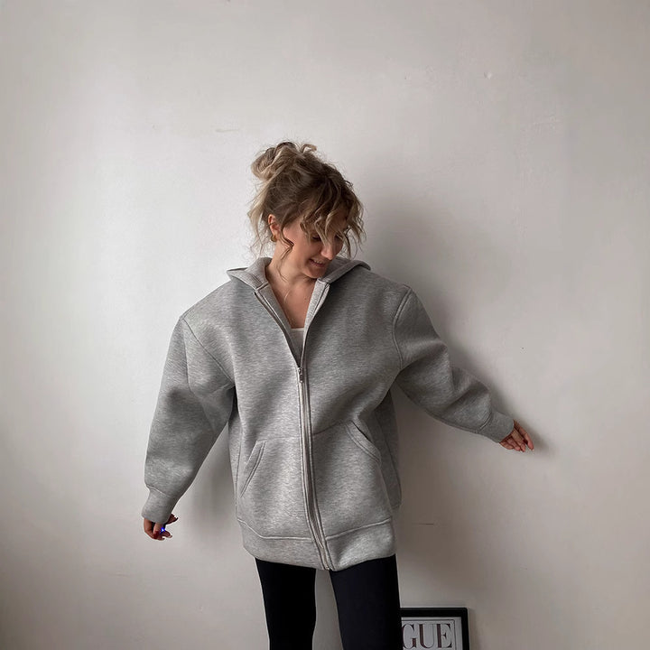 Dam oversized hoodie jacka med genomgående dragkedja och praktiska fickor Eva Jonsson-Eva Jonsson
