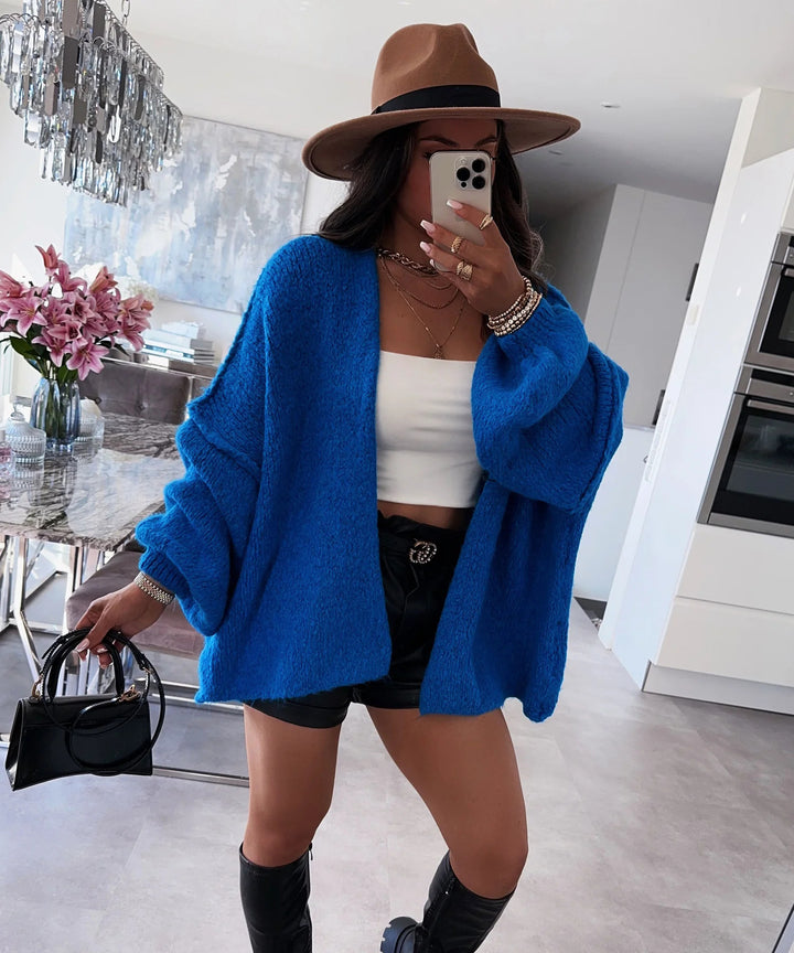 Dam oversized stickad jacka med avslappnade ballongärmar och strukturerat material Mirla-Eva Jonsson