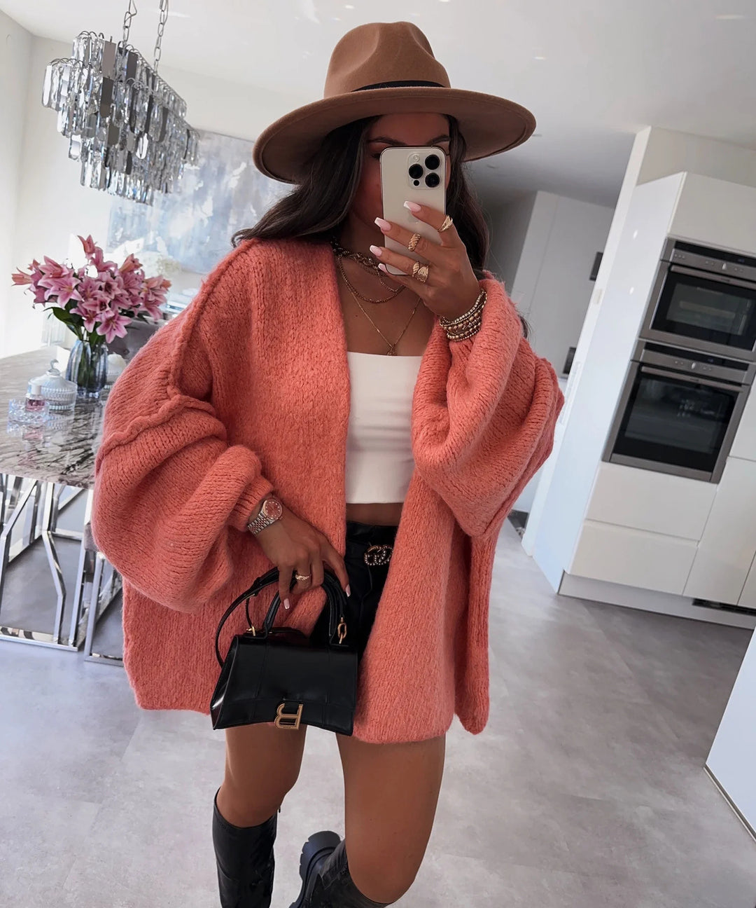 Dam oversized stickad jacka med avslappnade ballongärmar och strukturerat material Mirla-Eva Jonsson