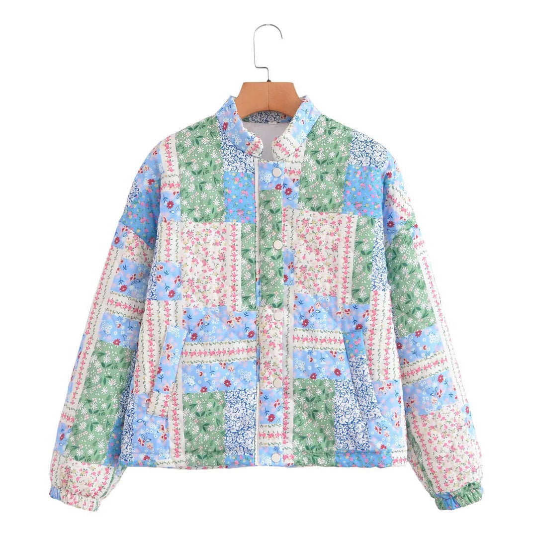Dam quiltad patchwork-jacka med blommönster och praktiska fickor Mirla-Eva Jonsson