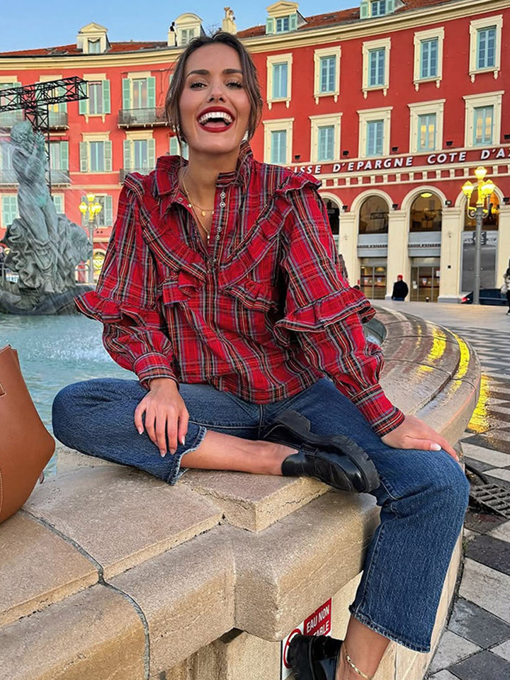 Dam skjortblus med volangdetaljer och rutmönster Mirla-Eva Jonsson