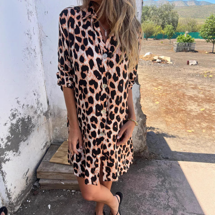Dam skjortklänning i trendigt leopardtryck Mirla-Eva Jonsson