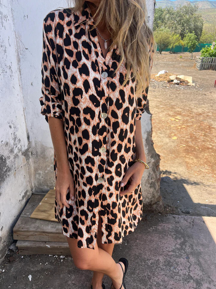 Dam skjortklänning i trendigt leopardtryck Mirla-Eva Jonsson