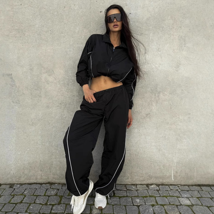 Dam sportig cropped jacka med höga muddar Mirla-Eva Jonsson