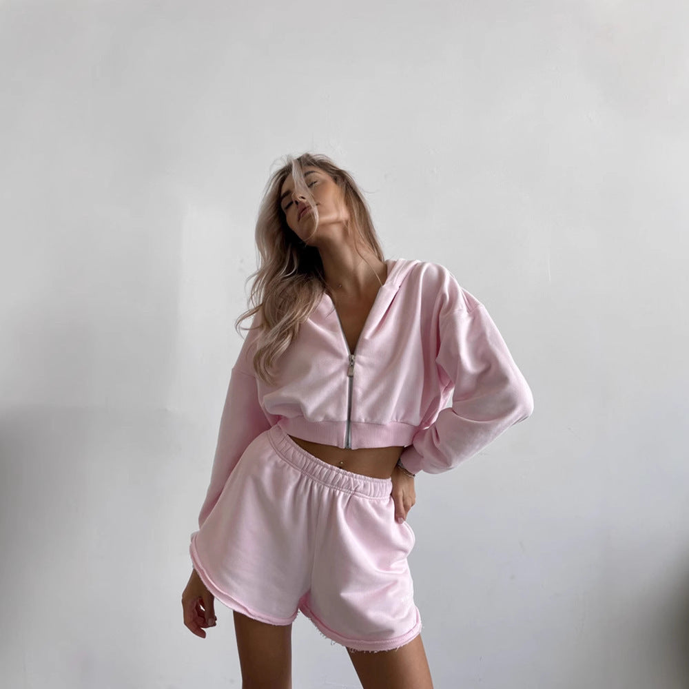Dam sportig och avslappnad set med kort hoodie och korta joggingshorts Mirla-Eva Jonsson