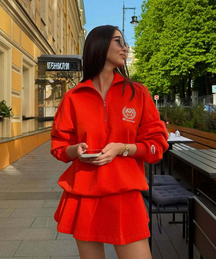 Dam sportig zip-tröja med avslappnad passform och broderi Mirla-Eva Jonsson