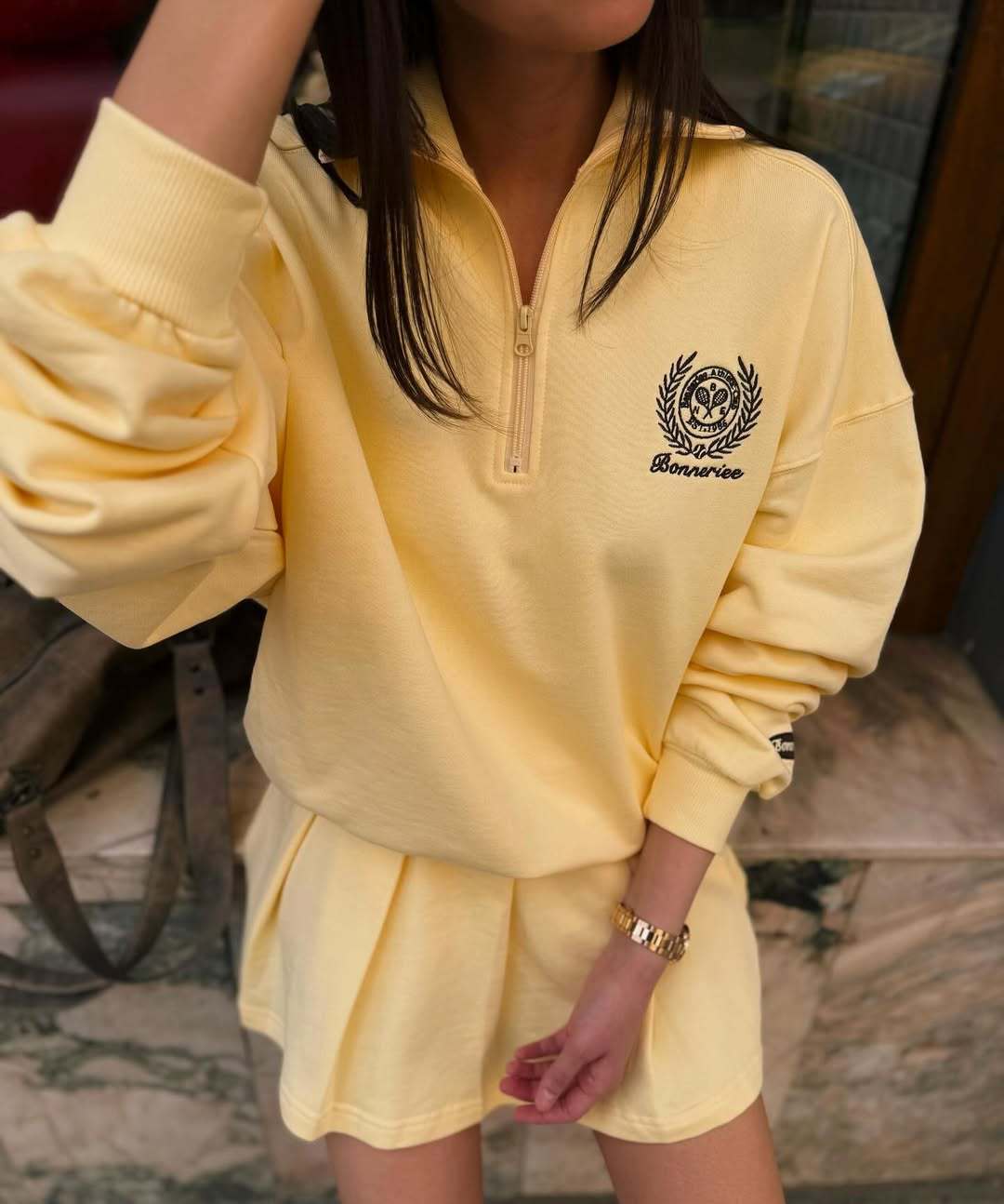 Dam sportig zip-tröja med avslappnad passform och broderi Mirla-Eva Jonsson