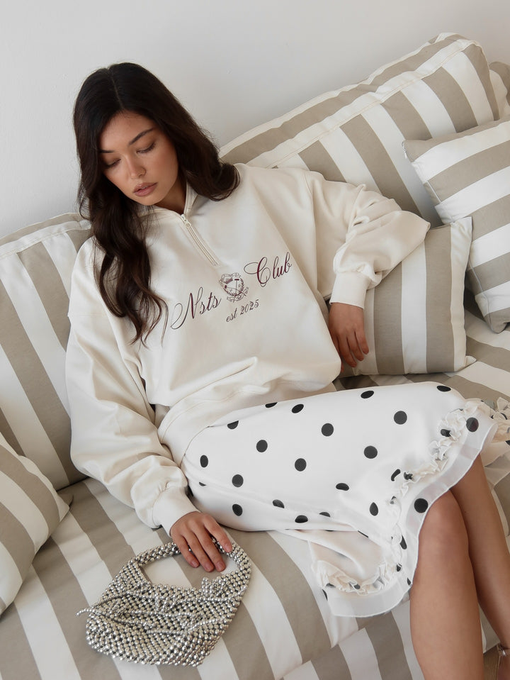Dam sporty sweater med högkvalitativ dragkedja och dekorativ text Mirla-Eva Jonsson