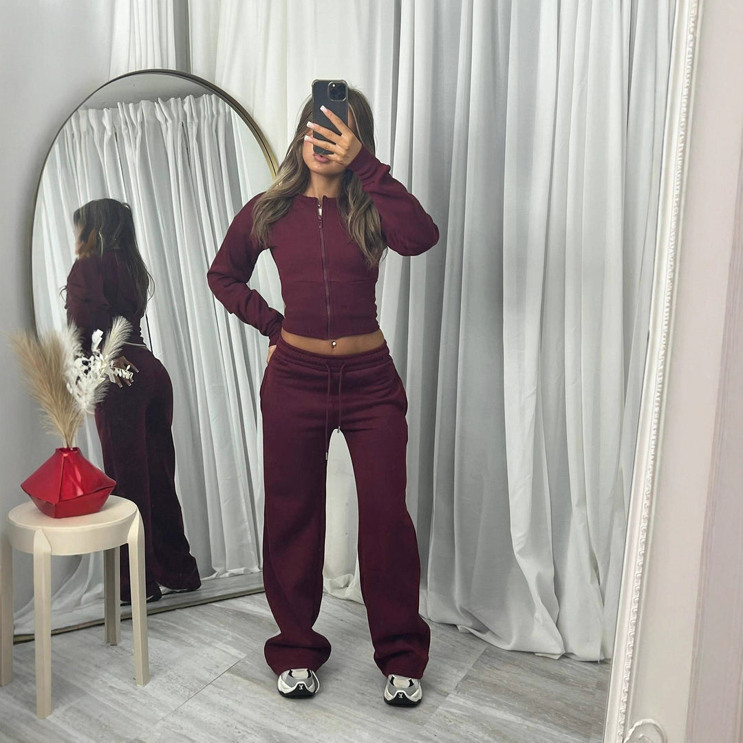 Dam sporty tvådelat set med kortad ziptröja och bekväma joggers Mirla-Eva Jonsson