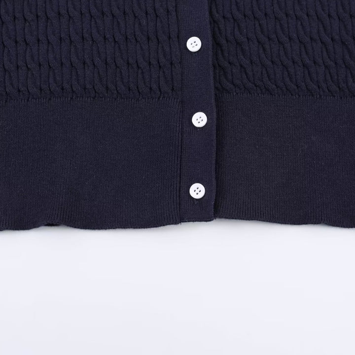 Dam stickblus med elegant kragedekoration Mirla-Eva Jonsson